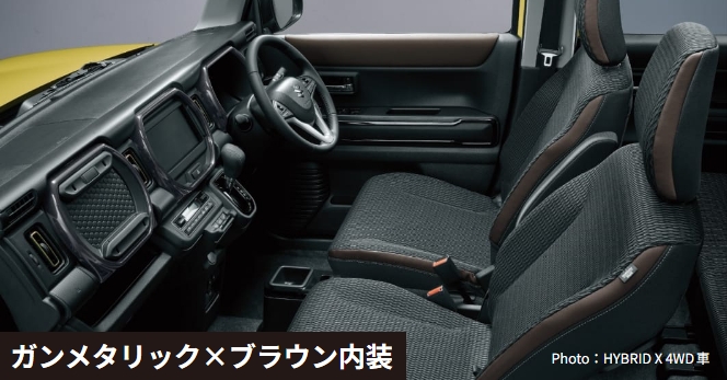 スズキ新型ハスラーHYBRID Xの運転席。すっきりとしたインパネデザインが分かるインテリア