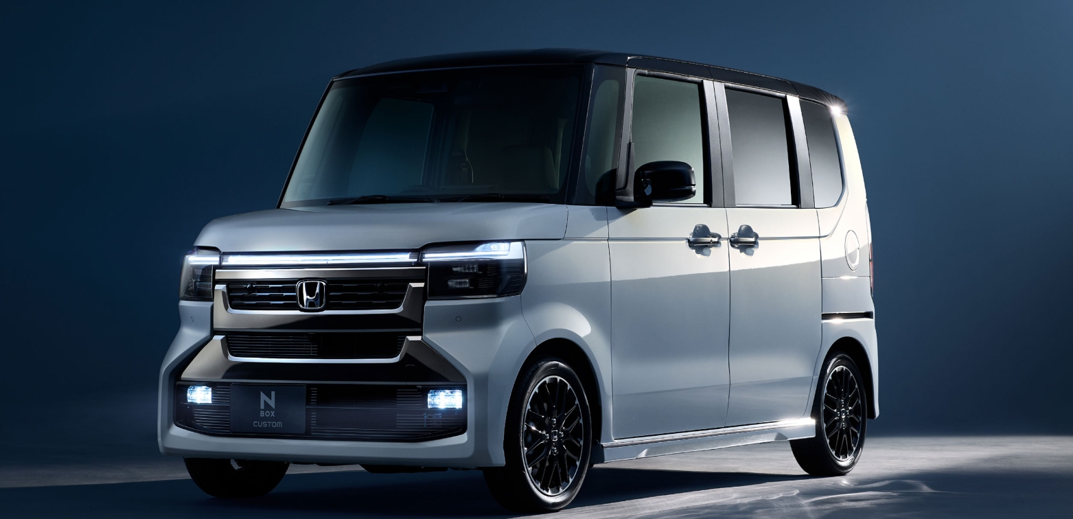 ホンダN-BOXカスタムの外観。メッキパーツを使った上質な外観デザイン
