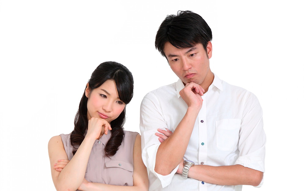 困る男女