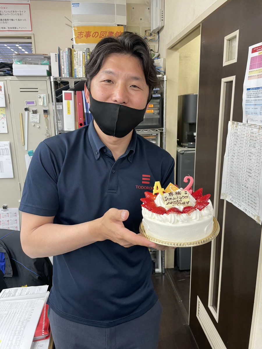 誕生日ケーキのプレゼント 広島no 1のマイカーリース専門店フラット7観音轟自動車